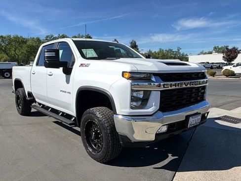 Used 2022 Chevrolet Silverado 2500 LT w/ Convenience Package image 2