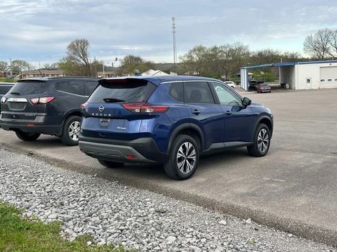 Used 2023 Nissan Rogue SV image 3