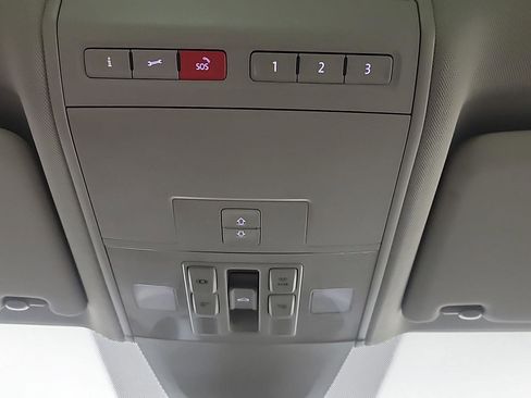 Used 2019 Volkswagen Atlas SEL image 32