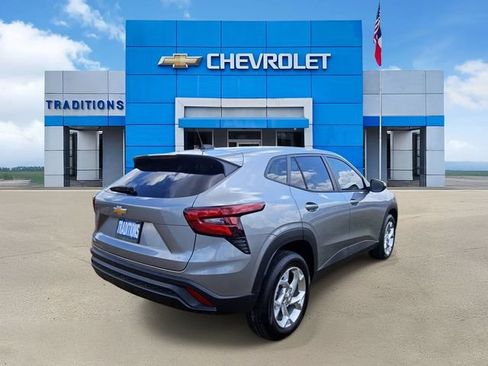 New 2026 Chevrolet Trax LS w/ LS Convenience Package FWD image 9