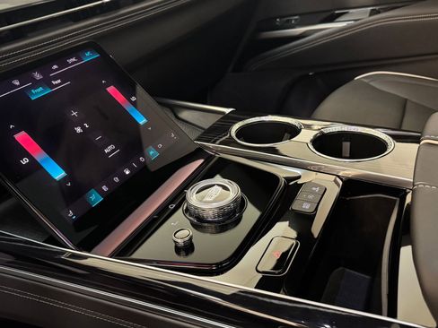 Certified 2025 Cadillac Escalade ESV Sport image 41