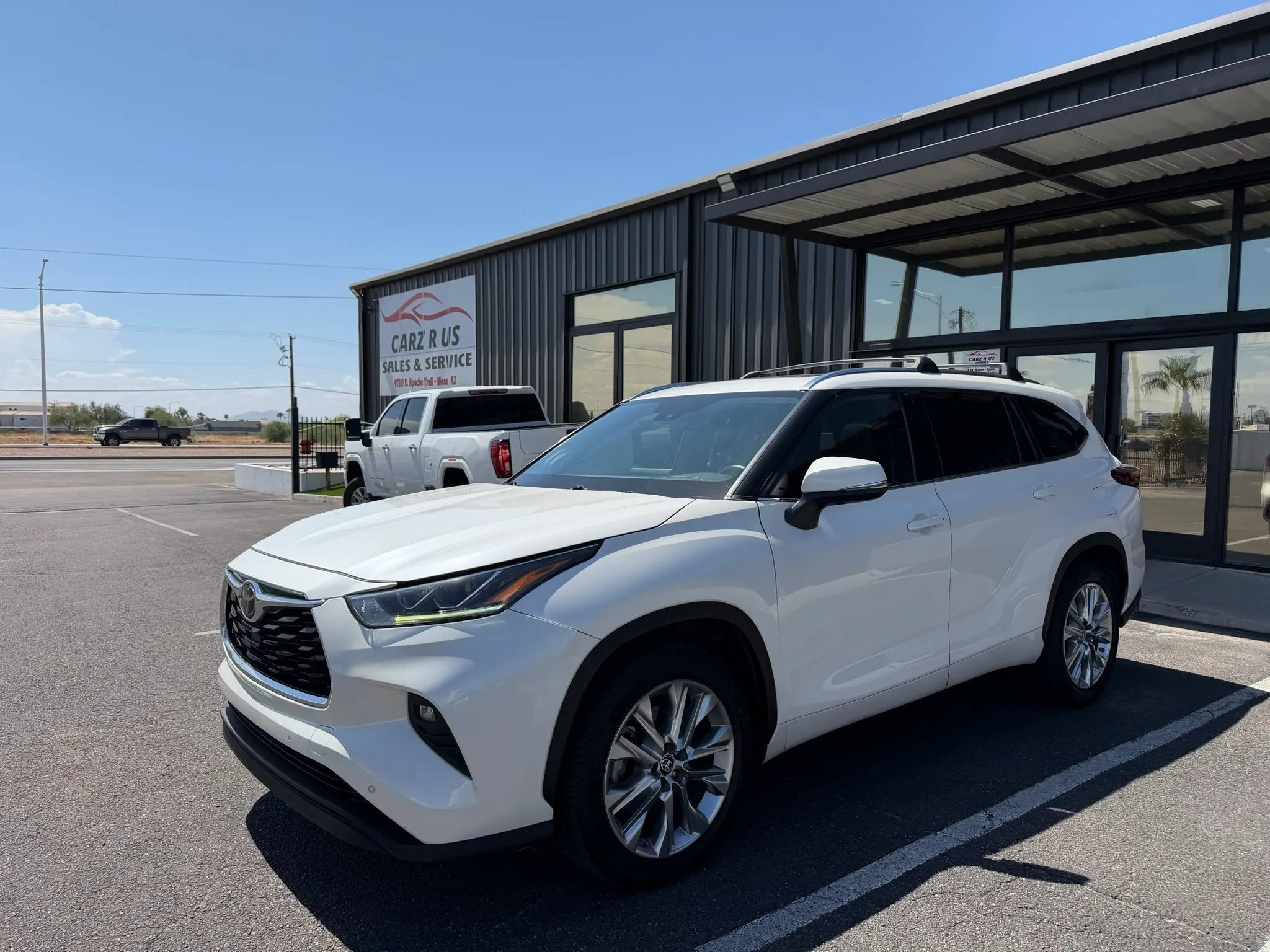 Used 2020 Toyota Highlander Limited FWD image 3