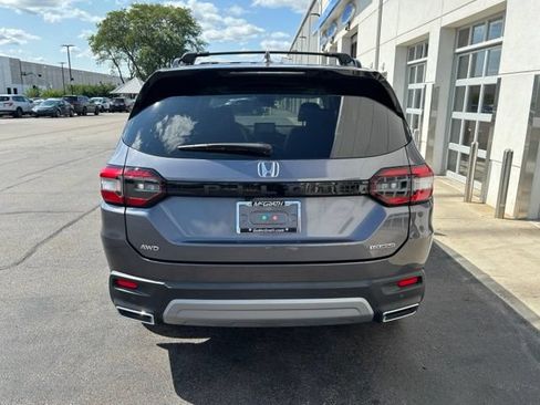 Used 2023 Honda Pilot Touring image 7