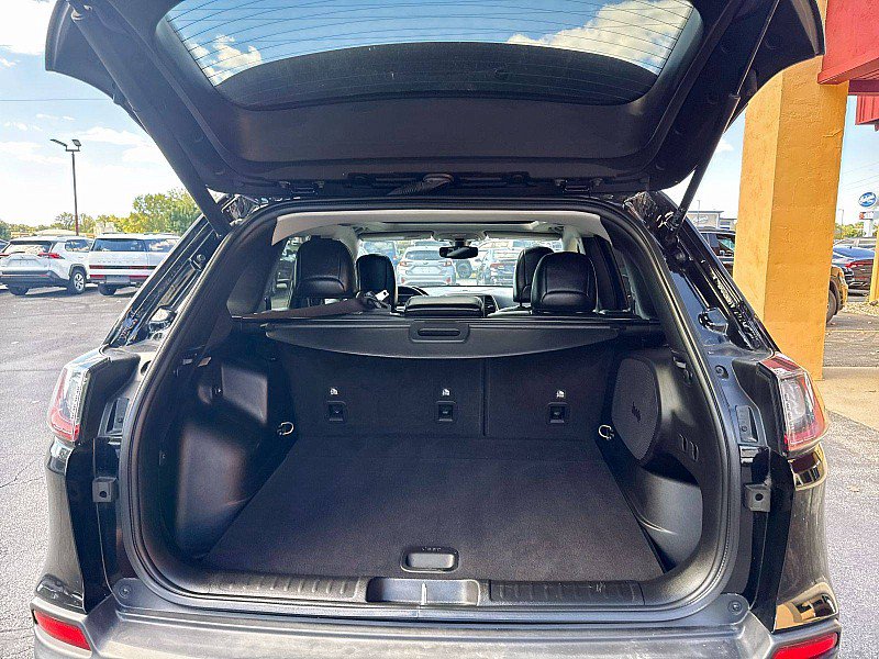 Used 2021 Jeep Cherokee Trailhawk AWD/4WD image 17