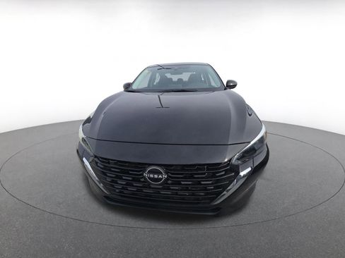 Used 2025 Nissan Sentra SV image 4