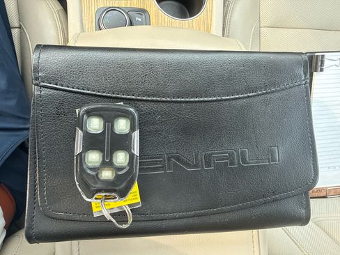 Used 2018 GMC Acadia Denali FWD image 29