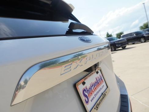 Used 2020 Ford Explorer Platinum w/ Premium Technology Package AWD/4WD image 12