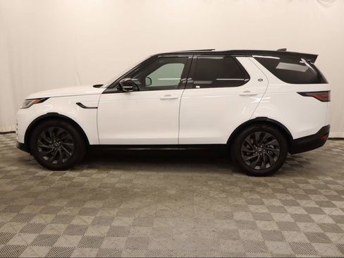 Used 2024 Land Rover Discovery Dynamic SE AWD/4WD image 3
