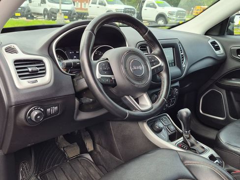 Used 2020 Jeep Compass Latitude AWD/4WD image 9