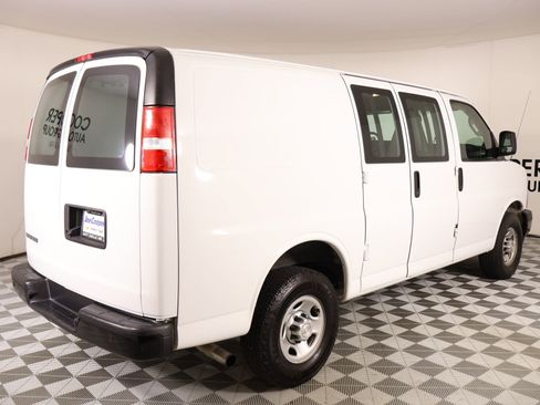 Used 2017 Chevrolet Express 2500 RWD image 17