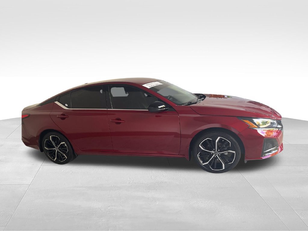 Used 2025 Nissan Altima 2.5 SR FWD image 6