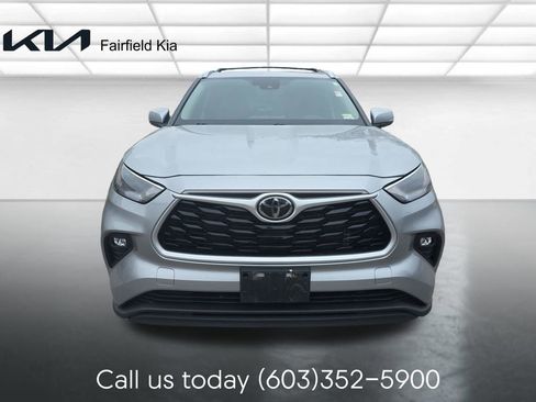 Used 2022 Toyota Highlander XLE AWD/4WD image 8