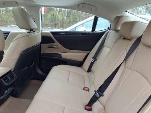 Used 2021 Lexus ES 300h Ultra Luxury w/ Accessory Package 2 image 7