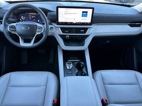 Used 2025 Ford Explorer Active w/ Active Comfort Package AWD/4WD image 3