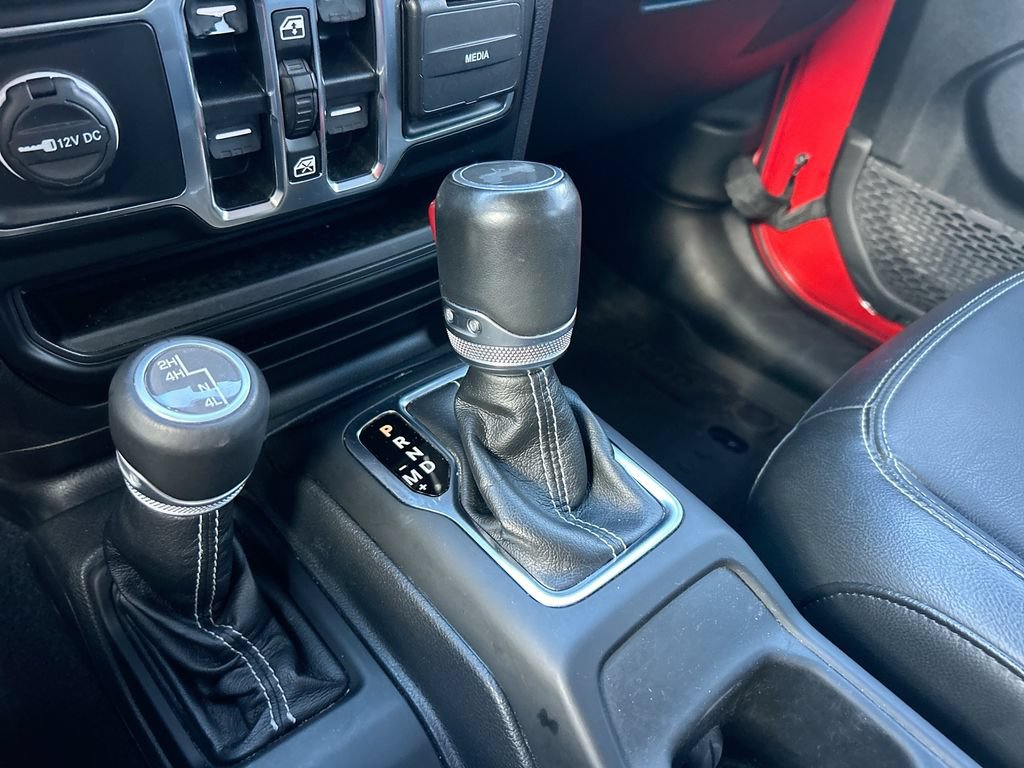 Used 2022 Jeep Wrangler Unlimited Sahara w/ Cold Weather Group AWD/4WD image 23