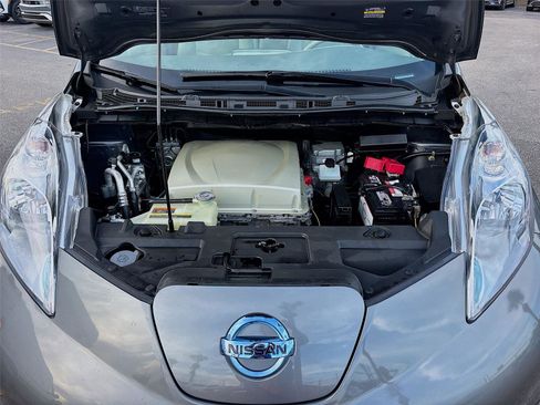 Used 2016 Nissan Leaf SV FWD image 29
