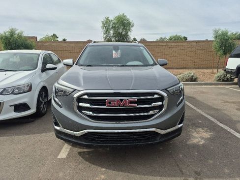 Used 2018 GMC Terrain SLT w/ Infotainment Package II AWD/4WD image 2