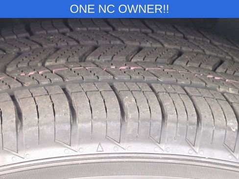 Used 2022 Toyota Venza LE image 11