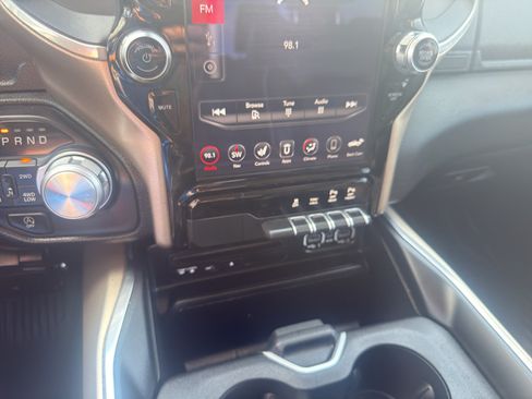Used 2019 RAM 1500 Laramie AWD/4WD image 21