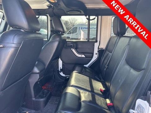 Used 2013 Jeep Wrangler Unlimited Rubicon image 9