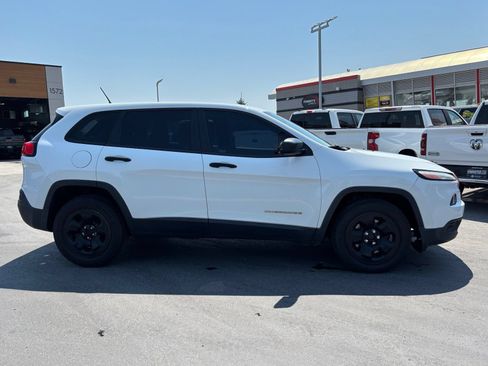 Used 2014 Jeep Cherokee Sport FWD image 5