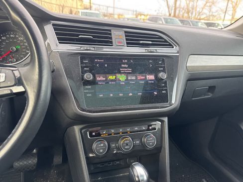 Used 2019 Volkswagen Tiguan SE w/ Panoramic Sunroof Package image 13
