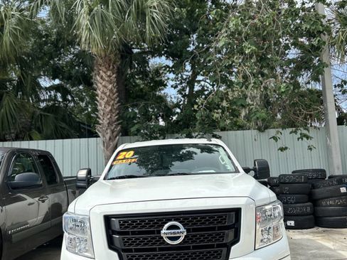 Used 2020 Nissan Titan SV w/ SV Convenience Package image 1