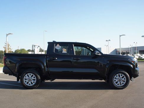 Used 2024 Toyota Tacoma SR image 17