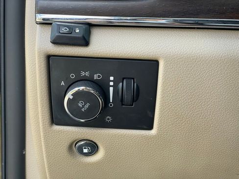 Used 2018 Jeep Grand Cherokee Limited image 16