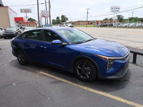 Used 2025 Kia K4 FWD image 2