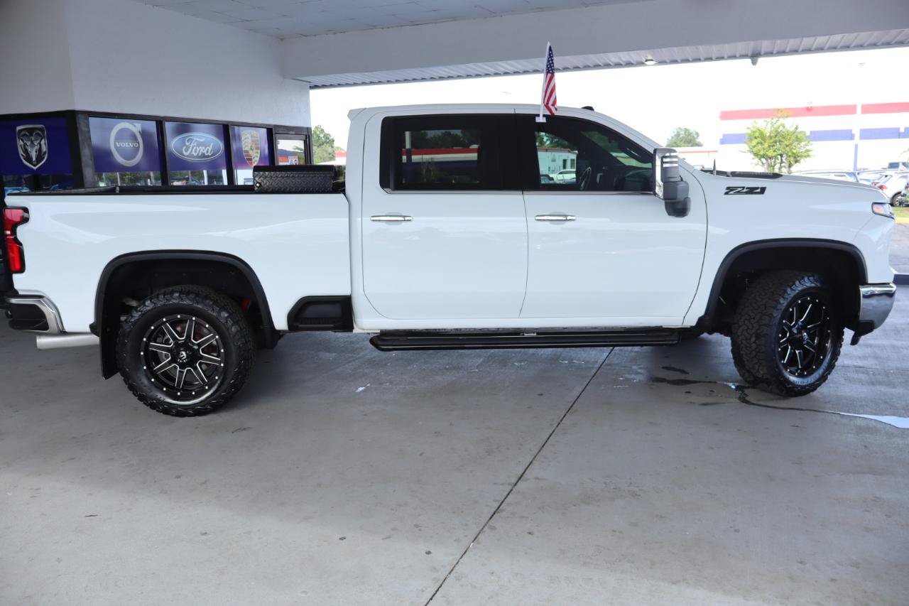 Used 2024 Chevrolet Silverado 3500 LTZ w/ LTZ Plus Package AWD/4WD image 4