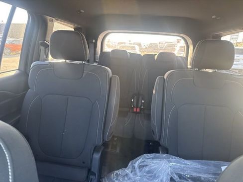 Used 2024 Jeep Grand Cherokee L Laredo w/ Luxury Tech Group I image 13