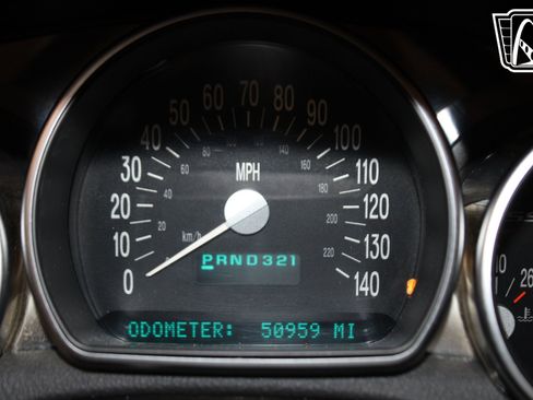 Used 2004 Chevrolet SSR w/ Preferred Equipment Group RWD image 20