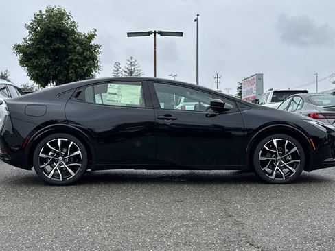 New 2026 Toyota Prius Plug-In Hybrid FWD image 9