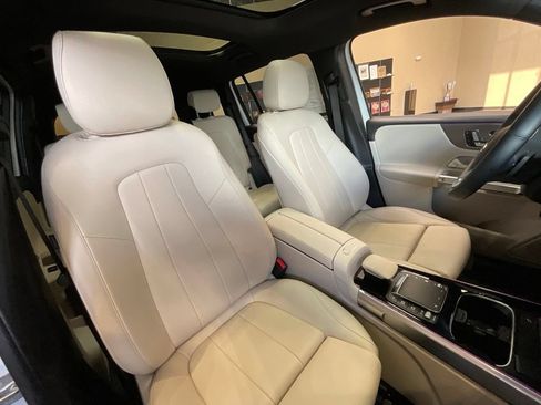 Used 2023 Mercedes-Benz GLB 250 4MATIC w/ Premium Package image 20