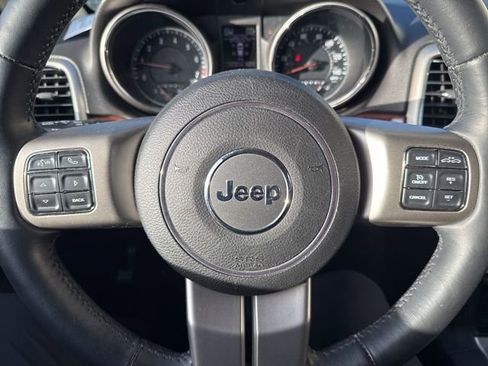 Used 2013 Jeep Grand Cherokee Limited w/ Advance Technology Group image 16