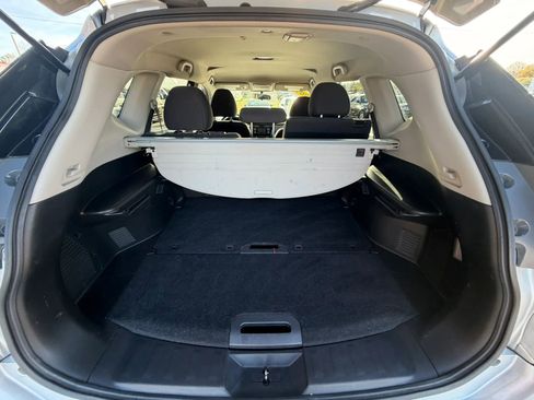 Used 2016 Nissan Rogue SV image 11