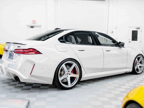 Used 2025 BMW M5 w/ Carbon Package AWD/4WD image 7