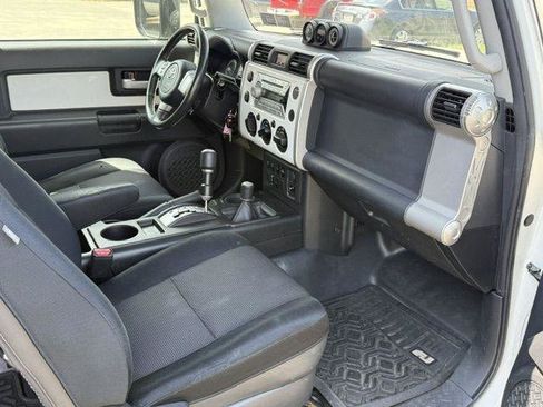 Used 2010 Toyota FJ Cruiser 4WD image 8