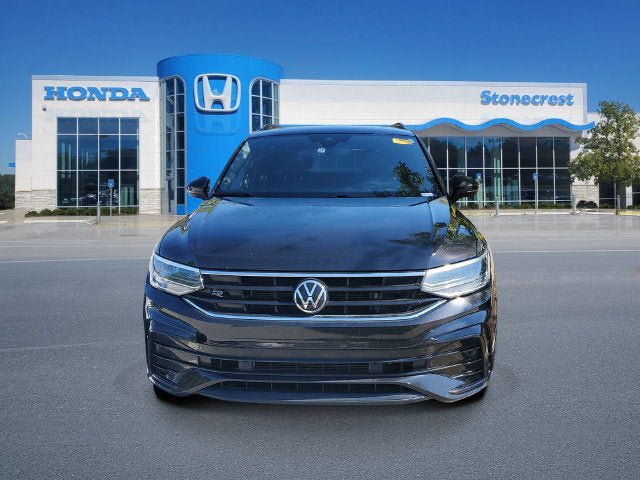 Used 2024 Volkswagen Tiguan SE R-Line AWD/4WD image 3