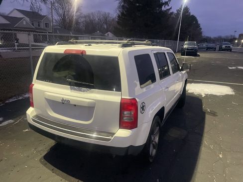 Used 2014 Jeep Patriot Latitude w/ Freedom Edition Package image 5