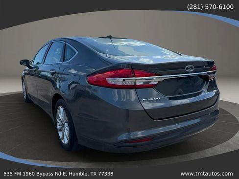 Used 2017 Ford Fusion SE w/ Fusion SE Technology Package FWD image 4