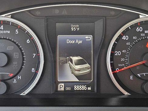 Used 2017 Toyota Camry SE FWD image 26