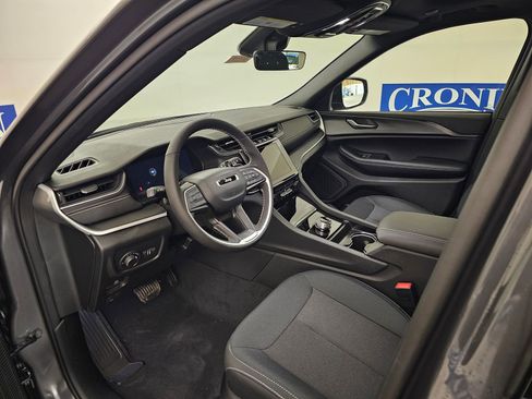 New 2026 Jeep Grand Cherokee Laredo AWD/4WD image 11