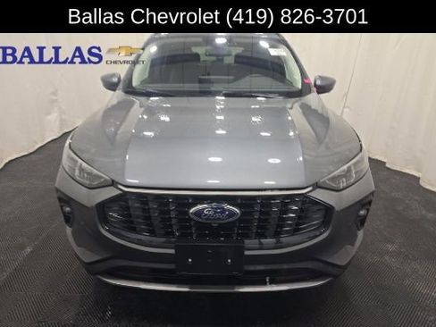 Used 2024 Ford Escape Platinum AWD/4WD image 2