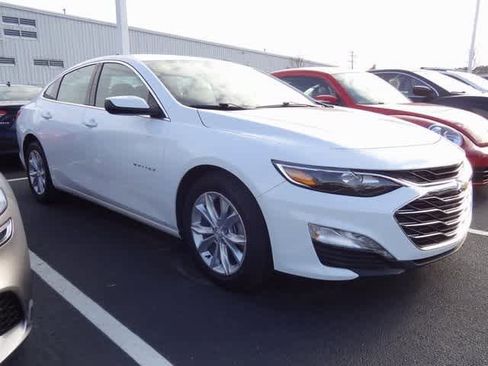 Used 2024 Chevrolet Malibu LT image 4