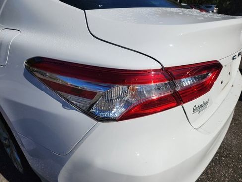 Used 2020 Toyota Camry LE image 6