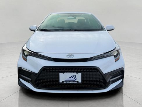 Used 2022 Toyota Corolla SE image 3