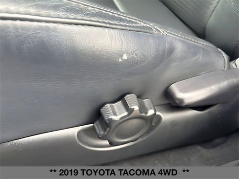 Used 2019 Toyota Tacoma TRD Off-Road image 15