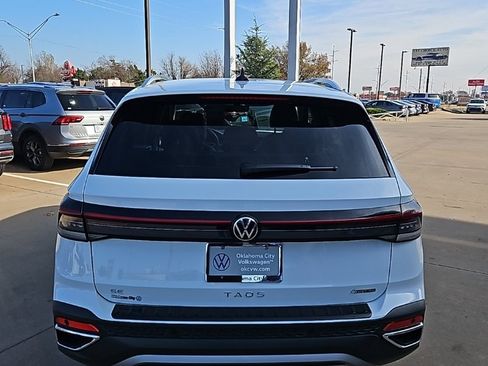 New 2026 Volkswagen Taos SE image 6